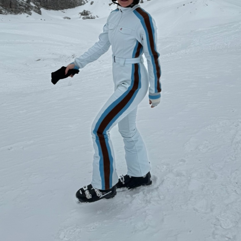 Perfect moment ski suit size Medium
Worn twice great condition